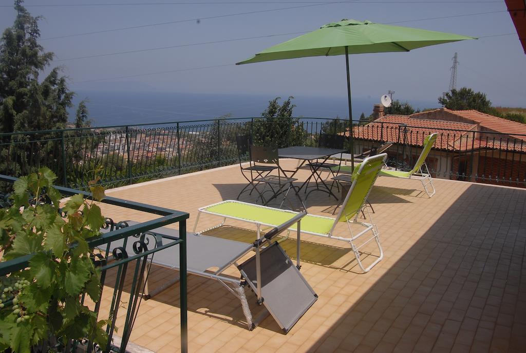 B&B Villa Zia Febronia Patti Eksteriør bilde