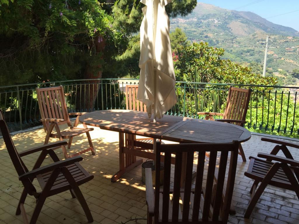 B&B Villa Zia Febronia Patti Eksteriør bilde
