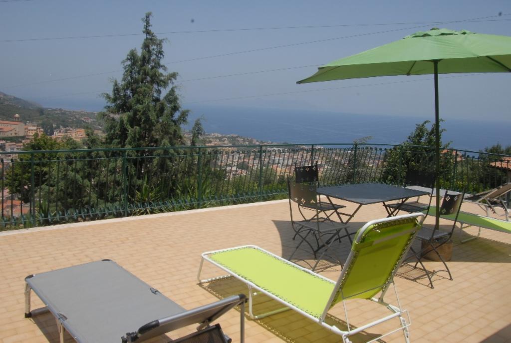 B&B Villa Zia Febronia Patti Eksteriør bilde